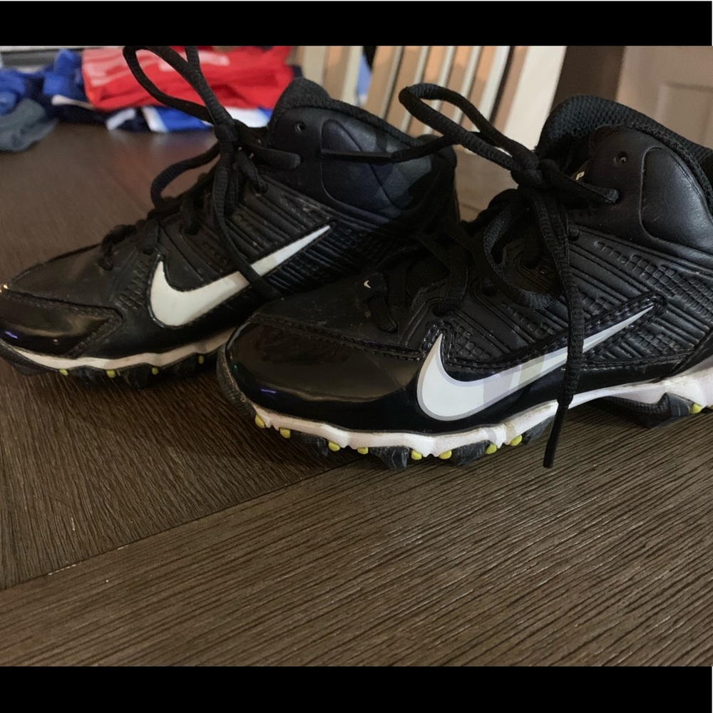 Sports cleats